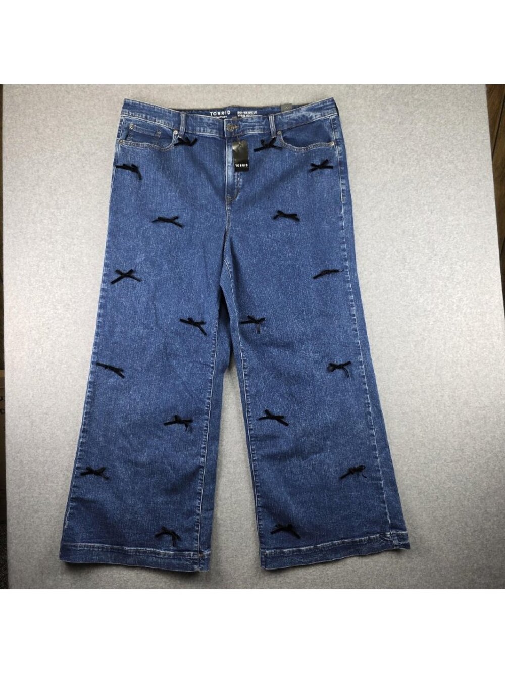 Torrid Jeans Womens 22T High Rise Wide Leg Blue Denim Black Bow Accent NWT